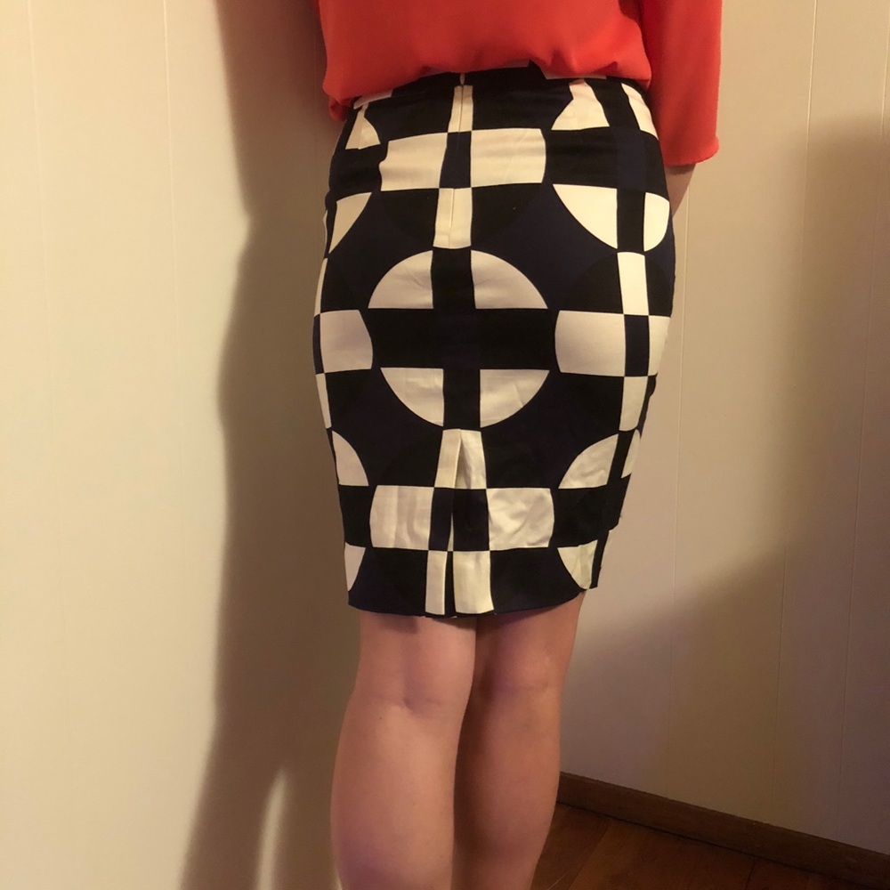 J. Crew The Pencil Skirt size 6.